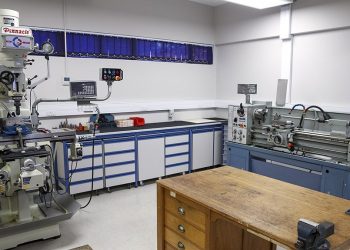 DSI unveils the Photonics Prototyping Facility to stimulate economic growth 21 DSI unveils the Photonics Prototyping Facility to stimulate economic growth