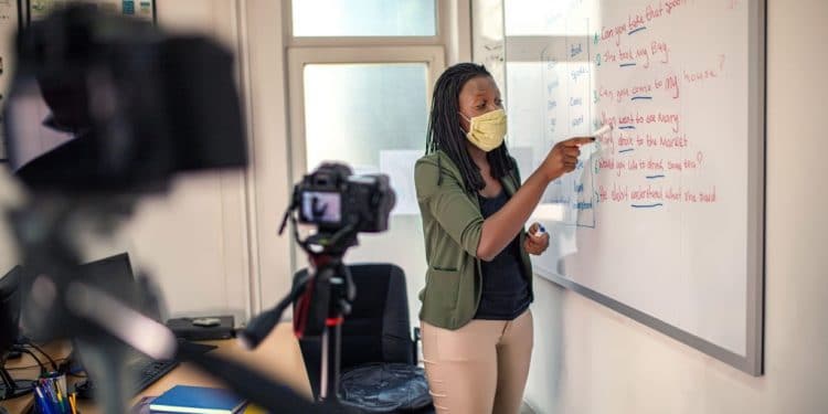 Limpopo teachers receive refresher classes in maths and science 18 Limpopo teachers receive refresher classes in maths and science