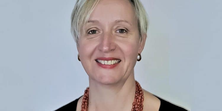 Professor Linda Visser