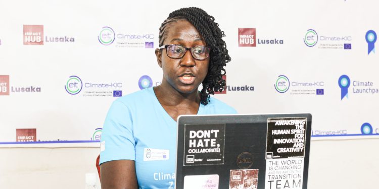 Turning food waste into sustainable and organic feed for small-scale farmers.