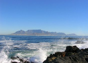 Using spatial data technology to implement the oceans and coastal information system