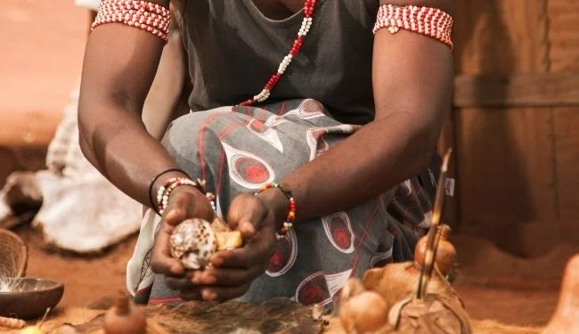 Traditional healers in rural Mpumalanga help diagnose HIV 18 Traditional healers in rural Mpumalanga help diagnose HIV