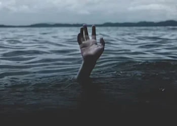 hand reaching out of water for help